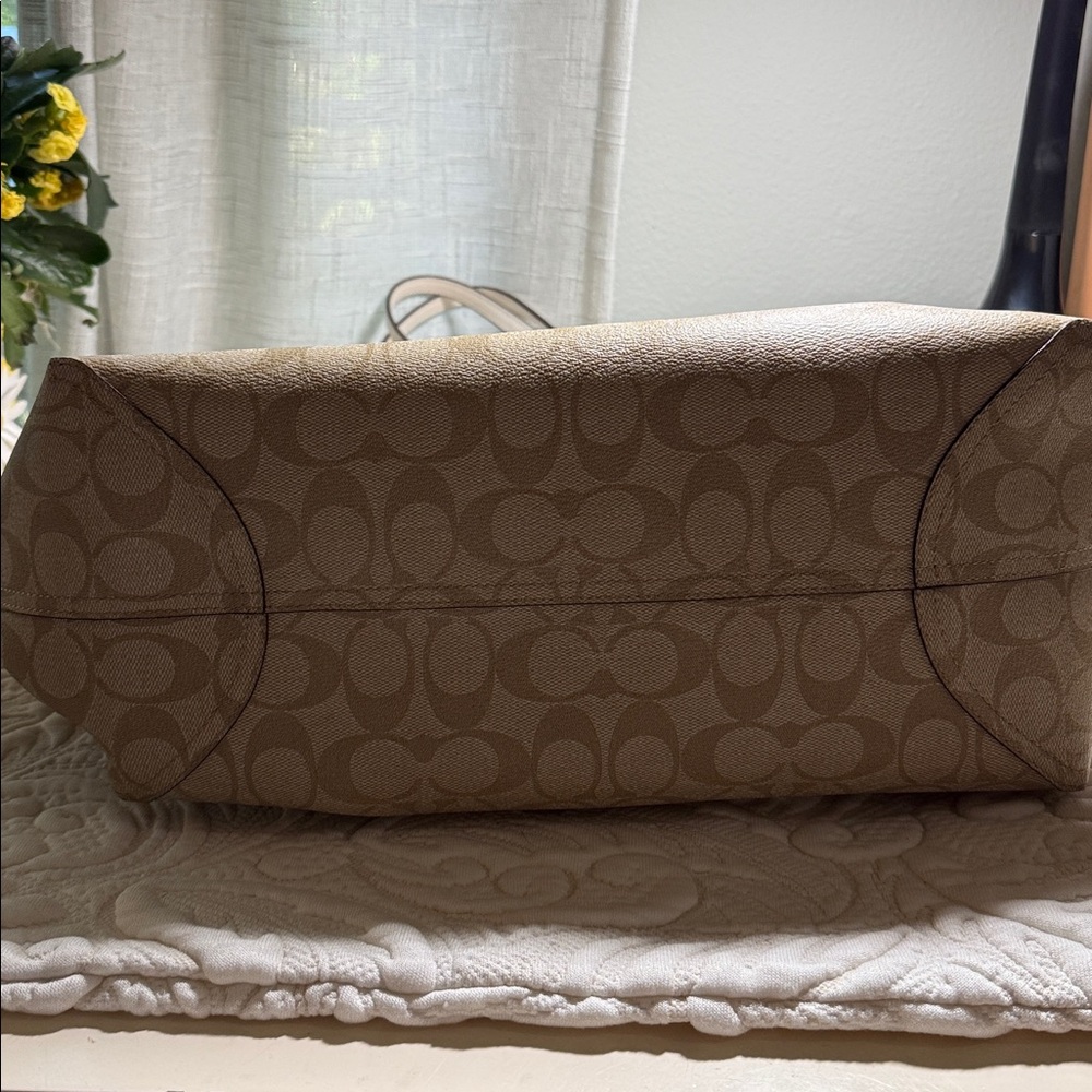 Coach City Tote - Picture 5 of 12